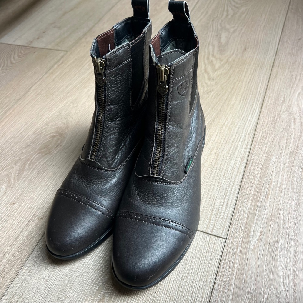 Ariat Heritage Equestrian Boots. Chocolate.